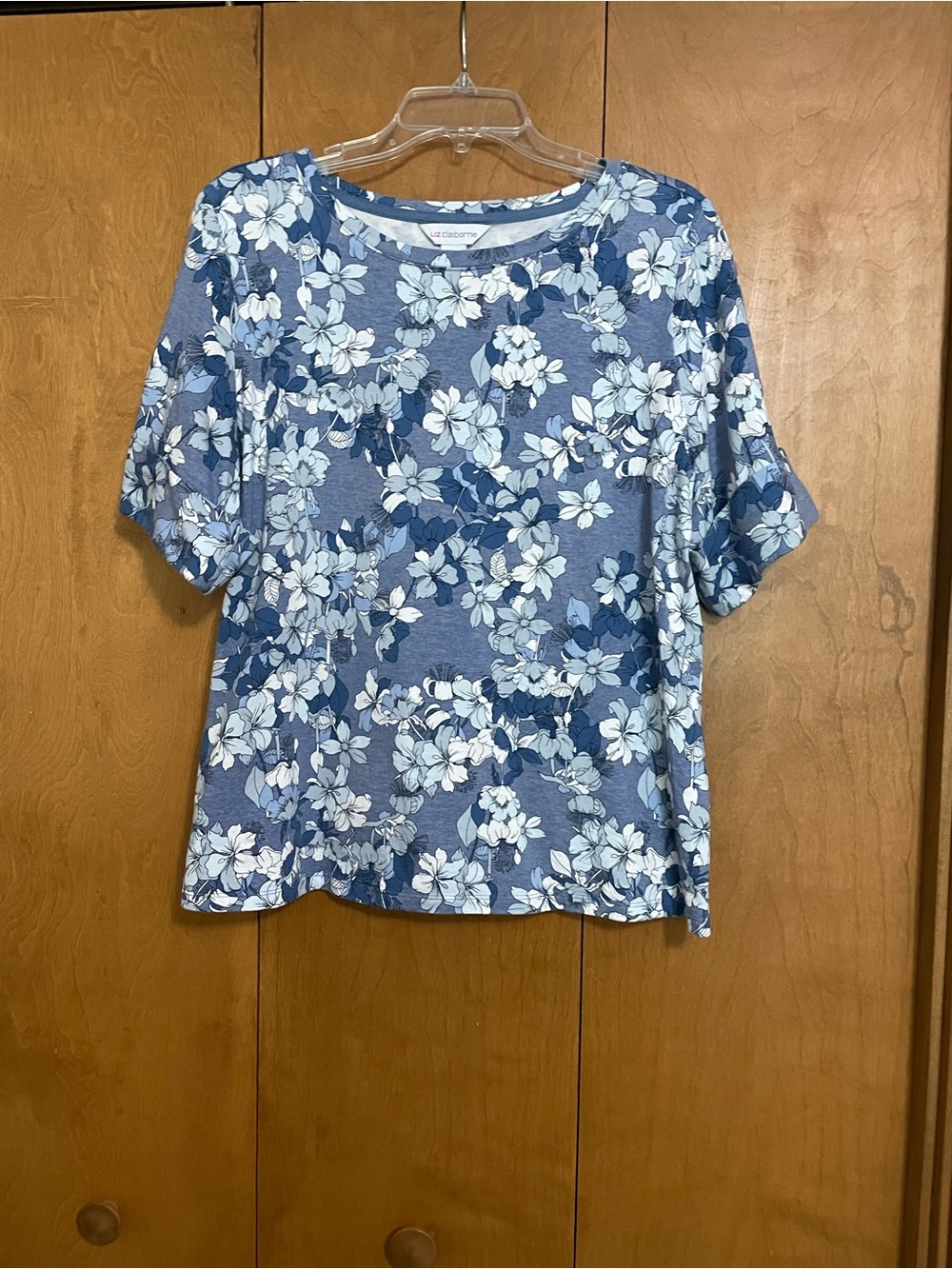 Liz Claiborne Blue Floral Crewneck Short Sleeve Tee